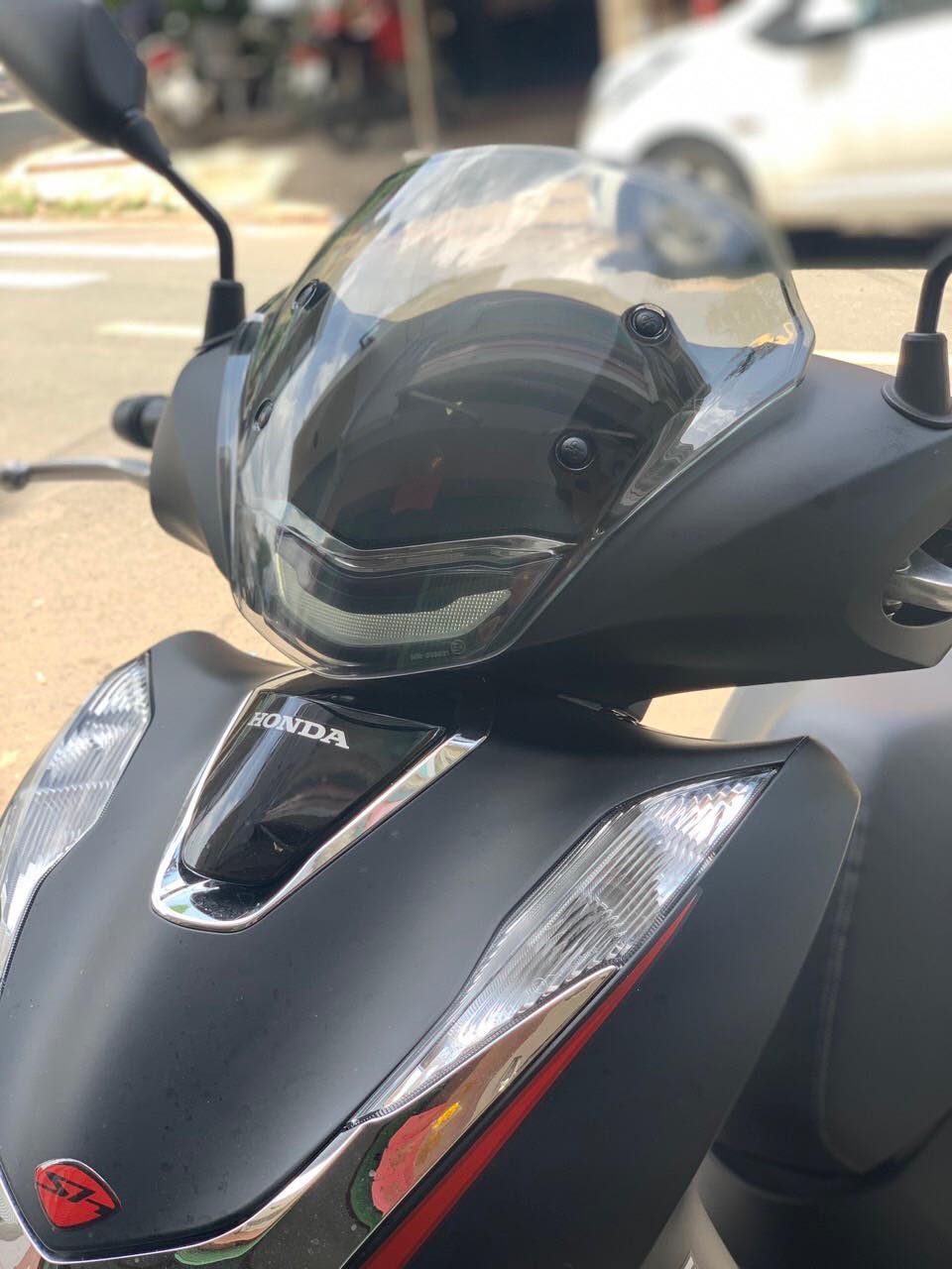 Kiếng chắn gió Zhi.Pat- Sh2020