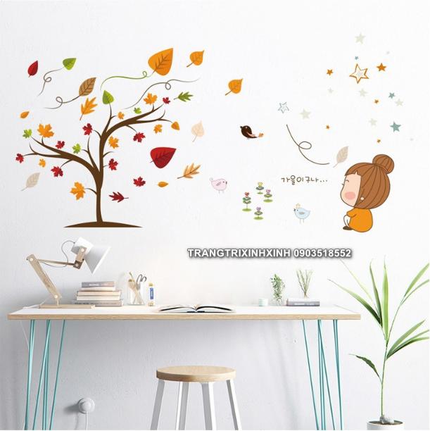 [HCM]Decal trang trí tường - Cây úa vàng Mùa Thu cùng Cô Gái nhỏ