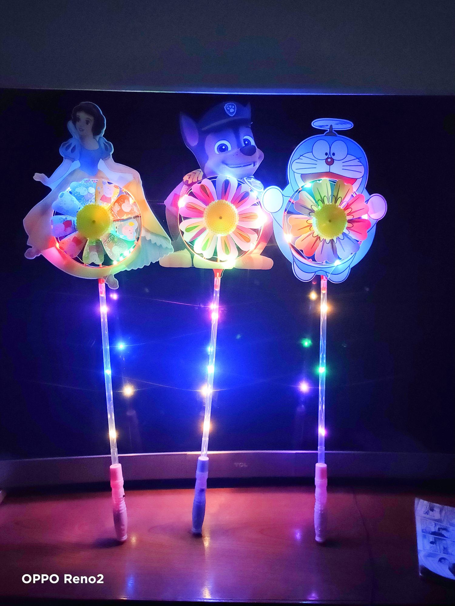 Chong chóng có đèn led hình ảnh kute