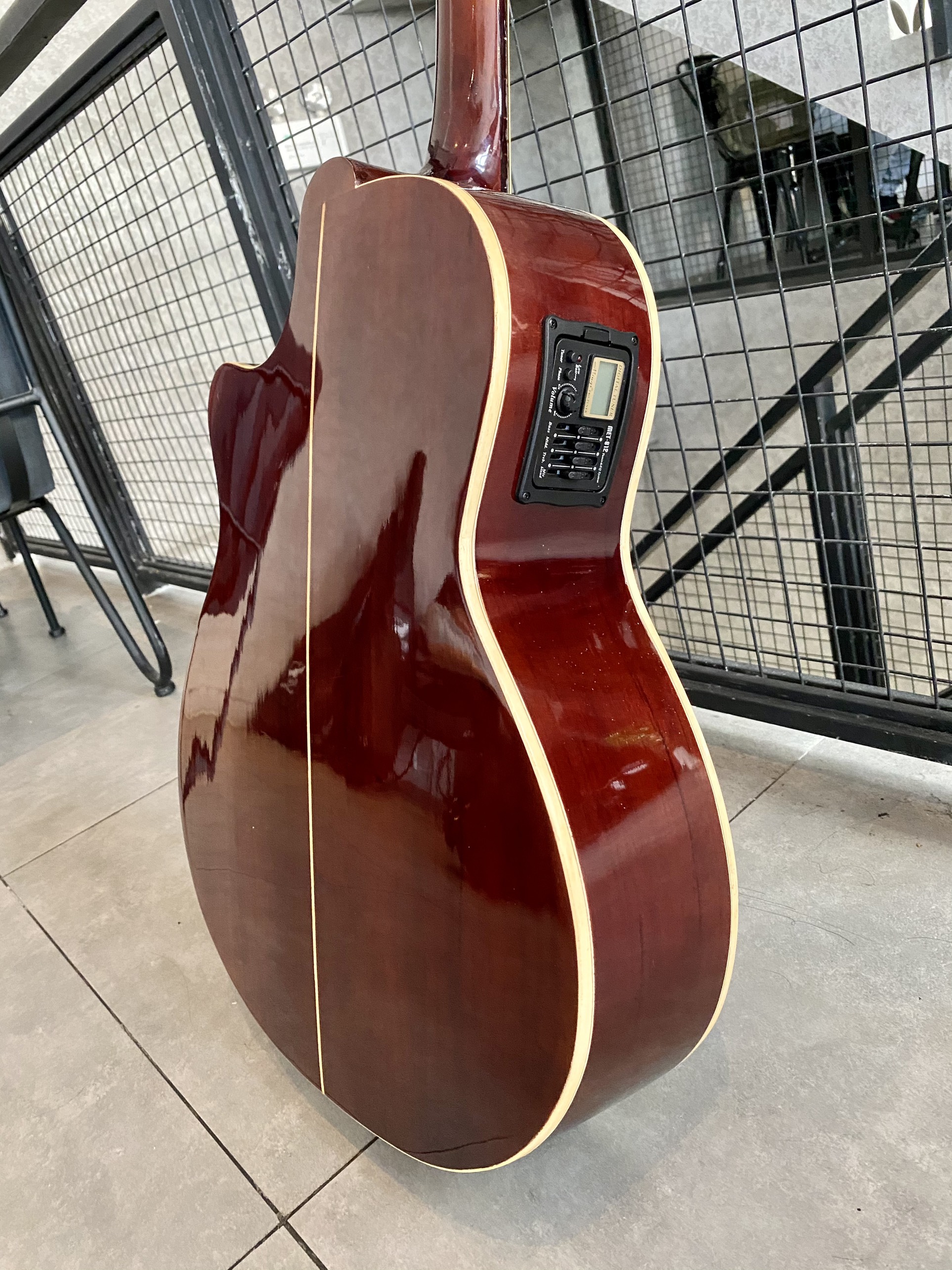 (Miễn Phí Ship) Đàn Guitar Acoustic Full Solid 100% có lắp EQ Met B12 chính hãng