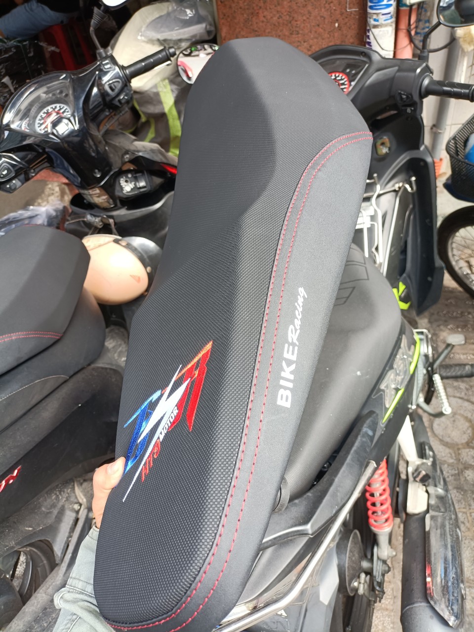 Yên Gọt Mỏng Da Yên Lụa Gắn Exciter 135