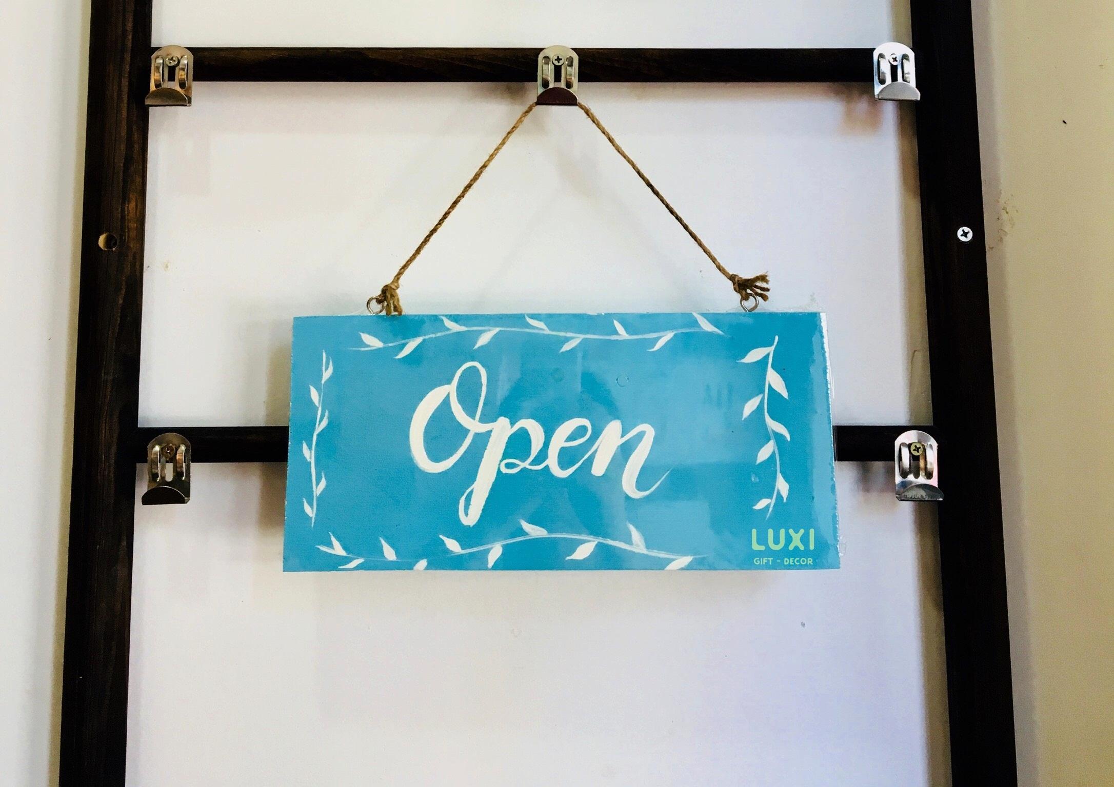 Bảng gỗ vẽ tay 2 mặt Open - Close 05 (xanh dương) LUXI decor