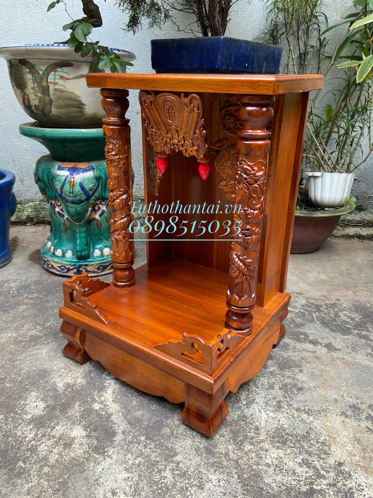 Bàn thờ thần tài ông địa