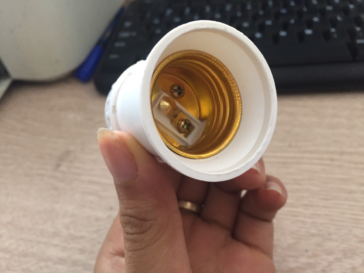Đui đèn xoáy treo tường/vát tường Hinoki