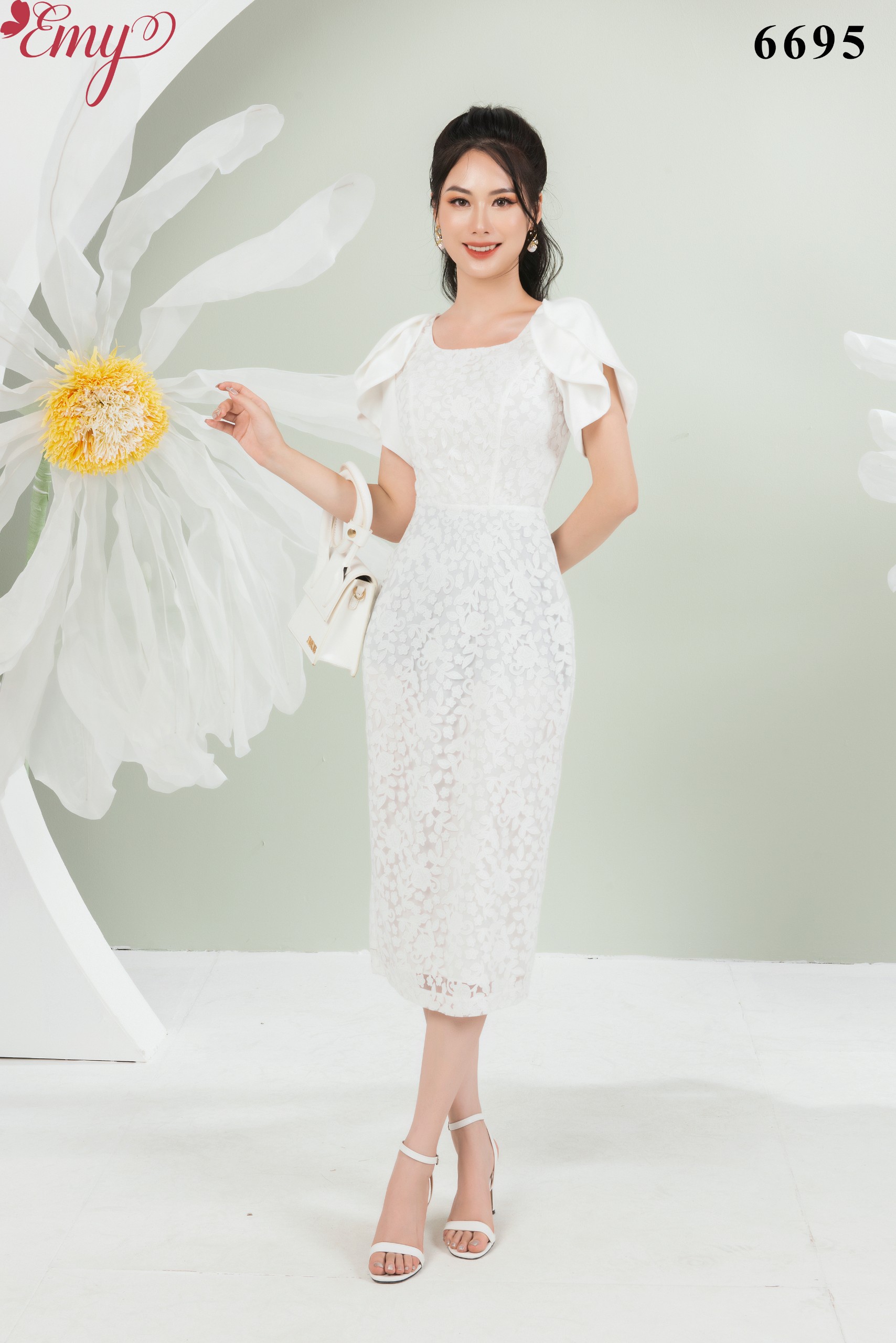 Đầm Body Midi Trắng EM6695