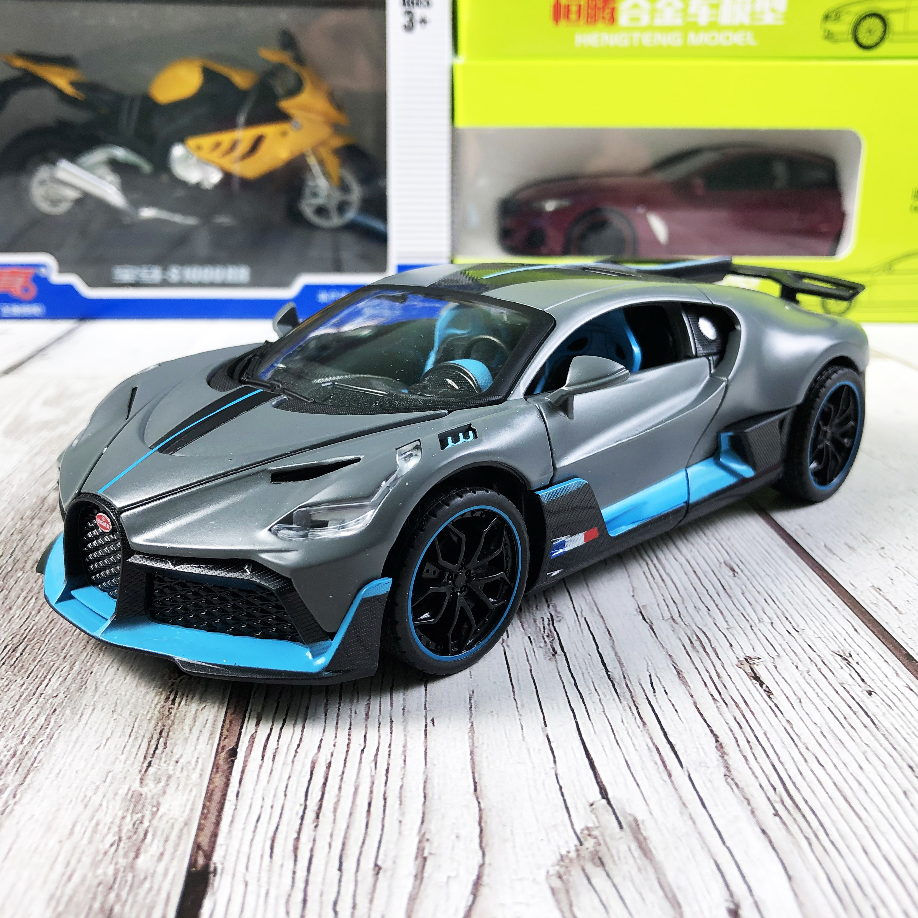 Xe mô hình Bugatti Divo tỉ lệ 1:24 hãng Hengteng