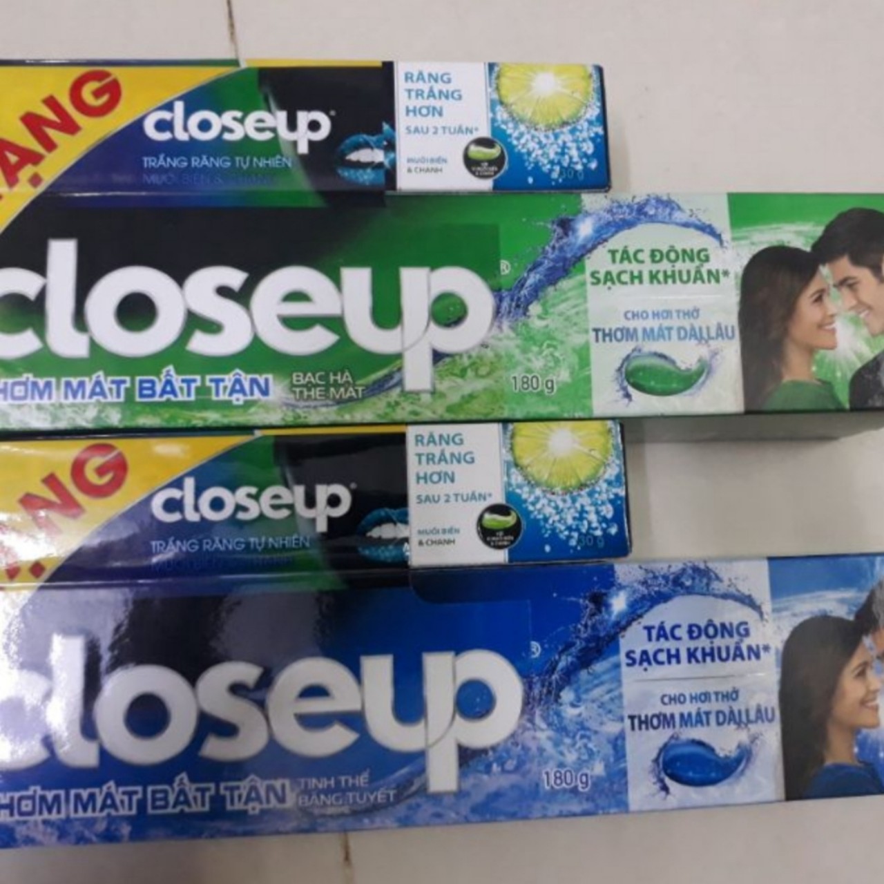 KEM ĐÁNH RĂNG CLOSEUP Xanh lá Bạc Hà 180g