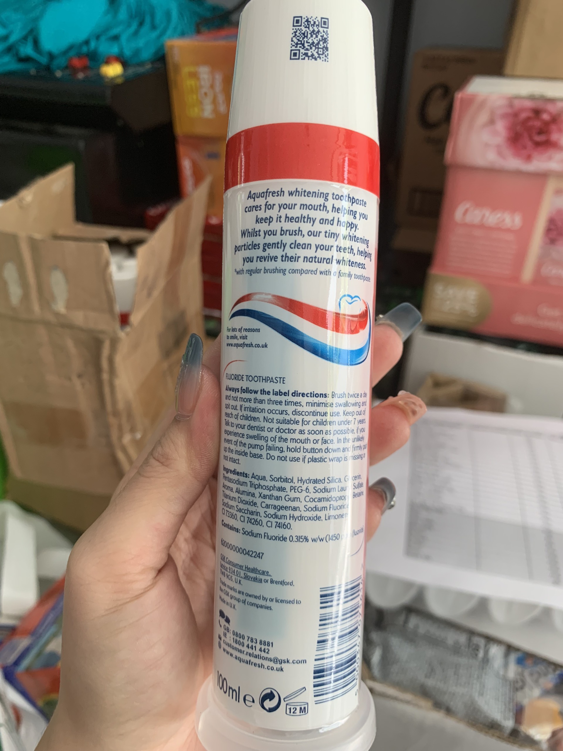 Kem Đánh Răng Aqua Fresh Whitening - Dạng ống - 100ml