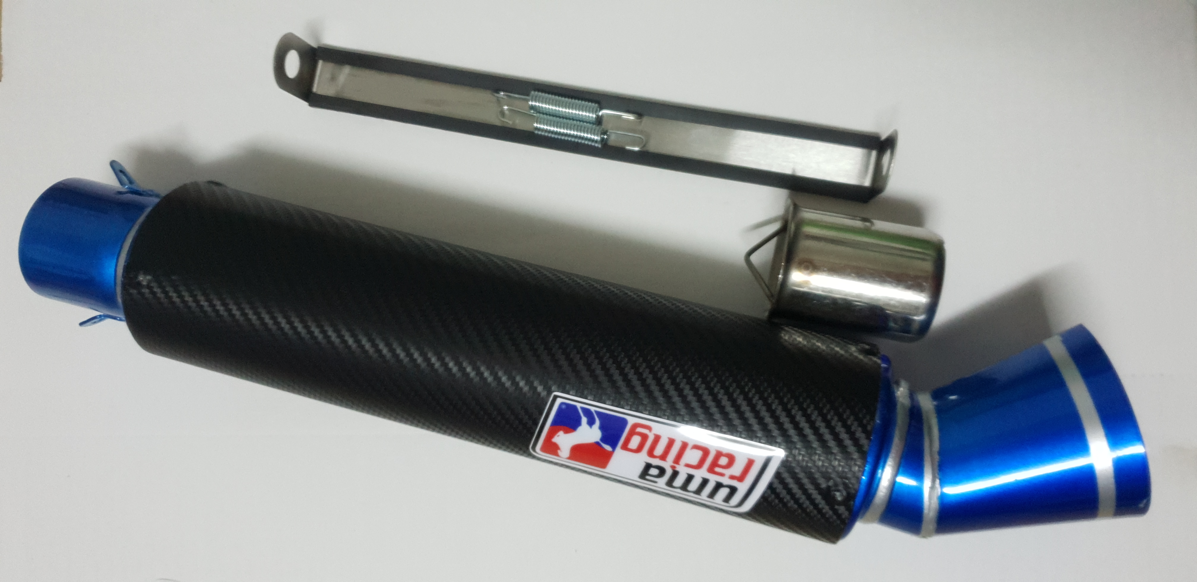 PÔ uma racing bọc cacbon gồm tiêu hãm âm