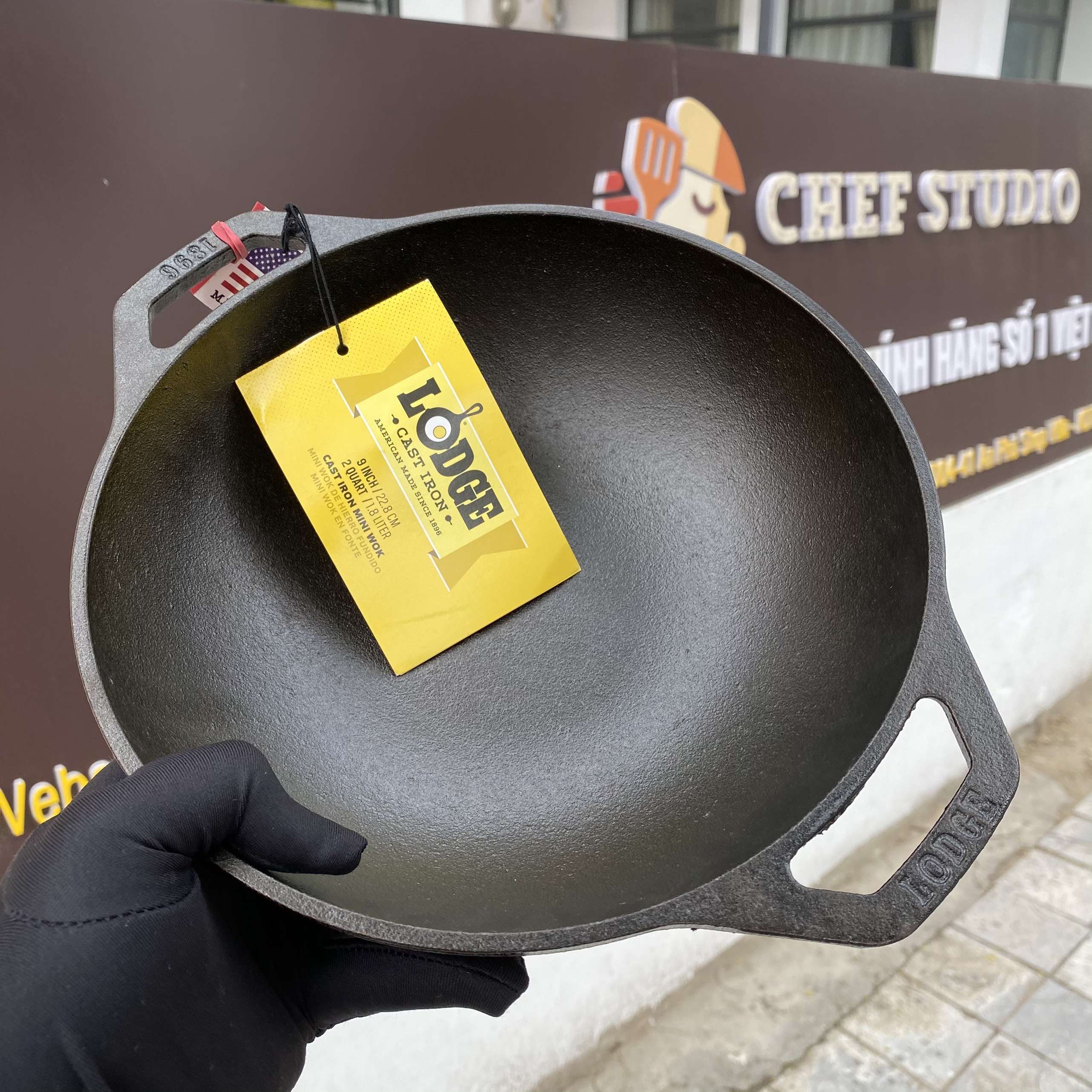 Chảo gang Lodge kiểu Wok Mini 23 cm