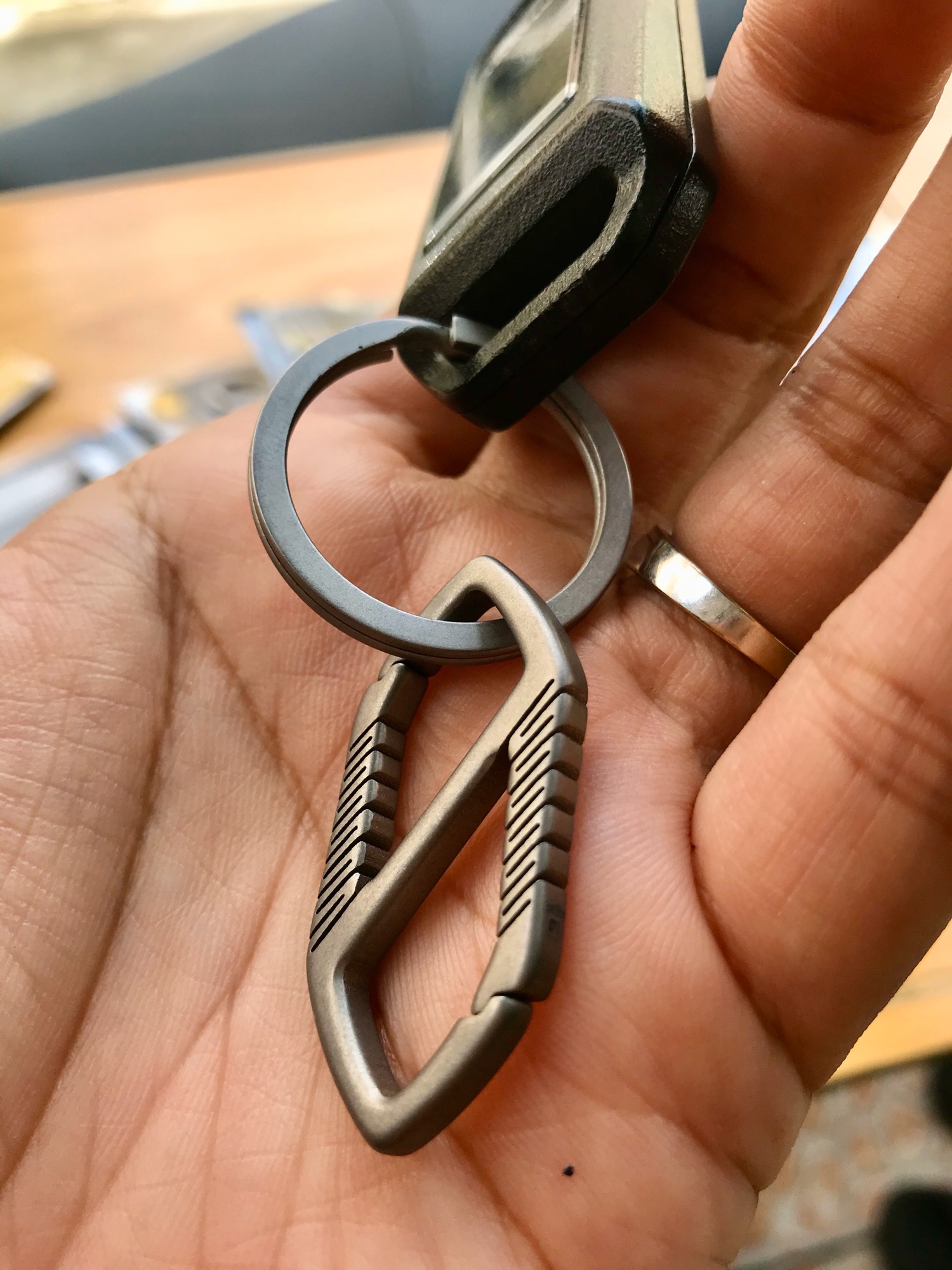 Móc Titanium 2 chiều