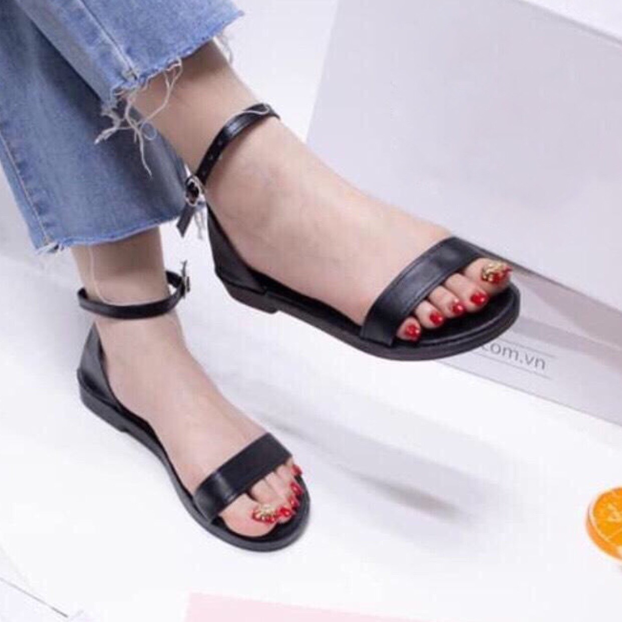 Giày sandal nữ đế bệt quai ngang bít gót LT