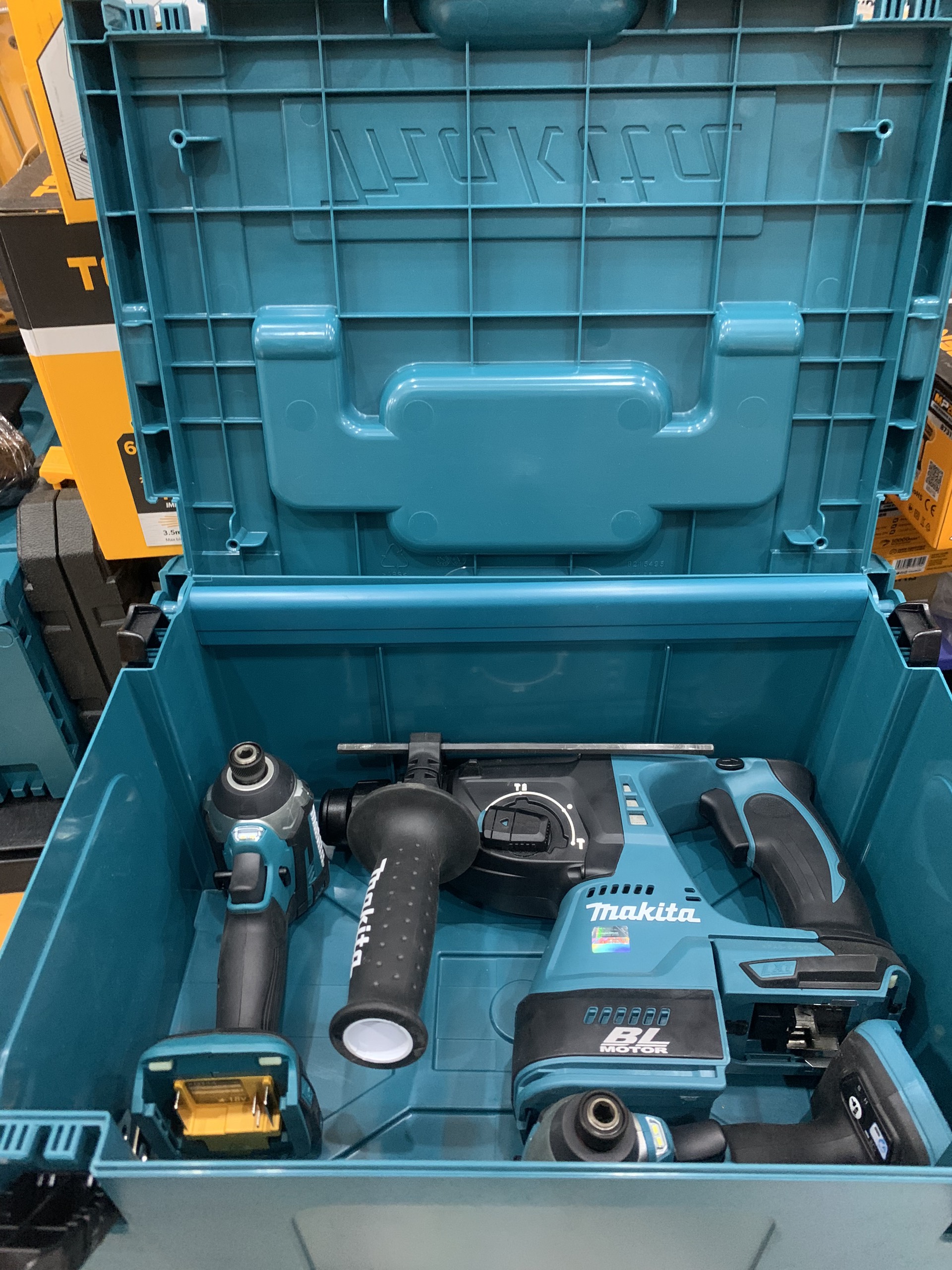 Thùng Makita size 3 đựng máy và dụng cụ