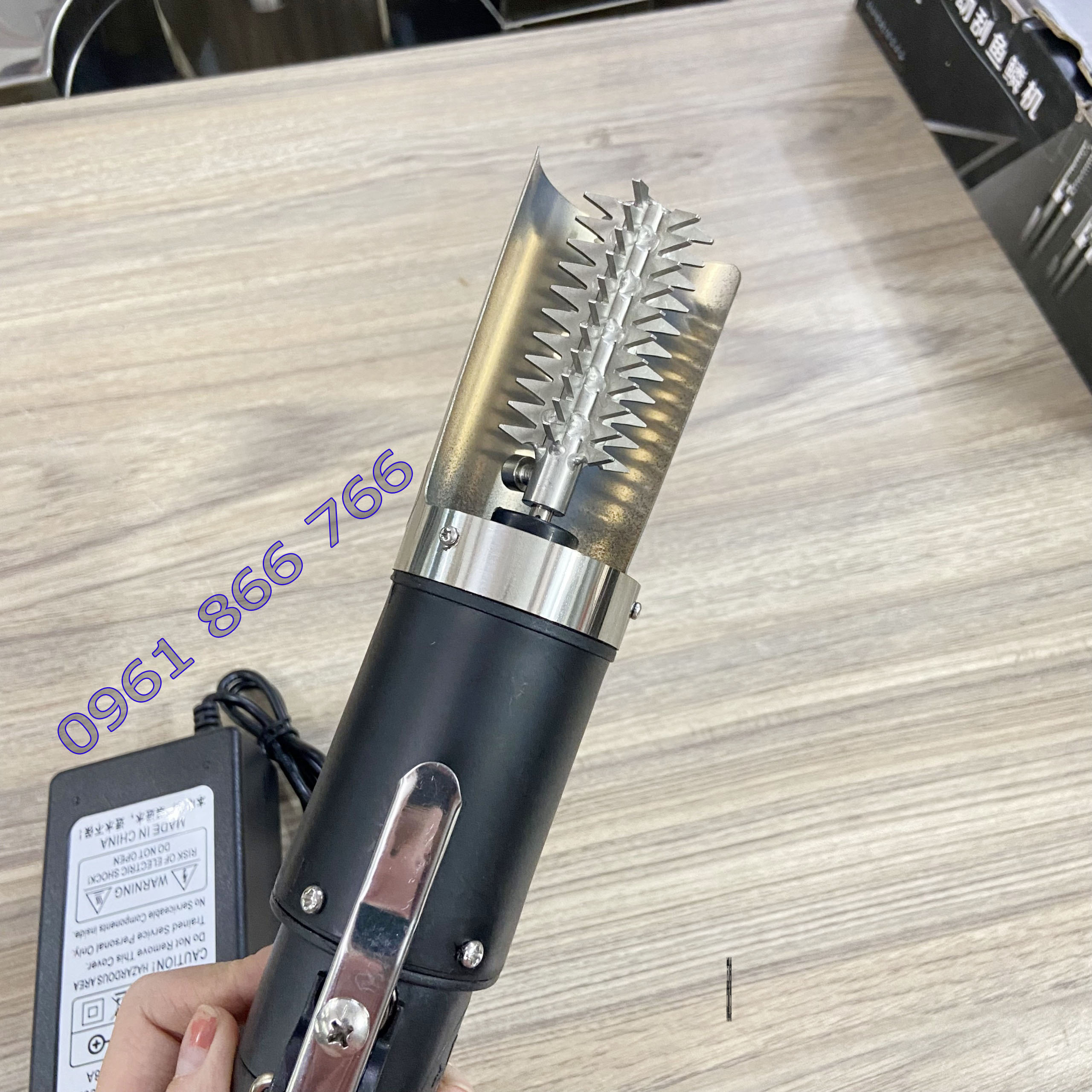 MÁY ĐÁNH VẢY CÁ BẰNG ĐIỆN