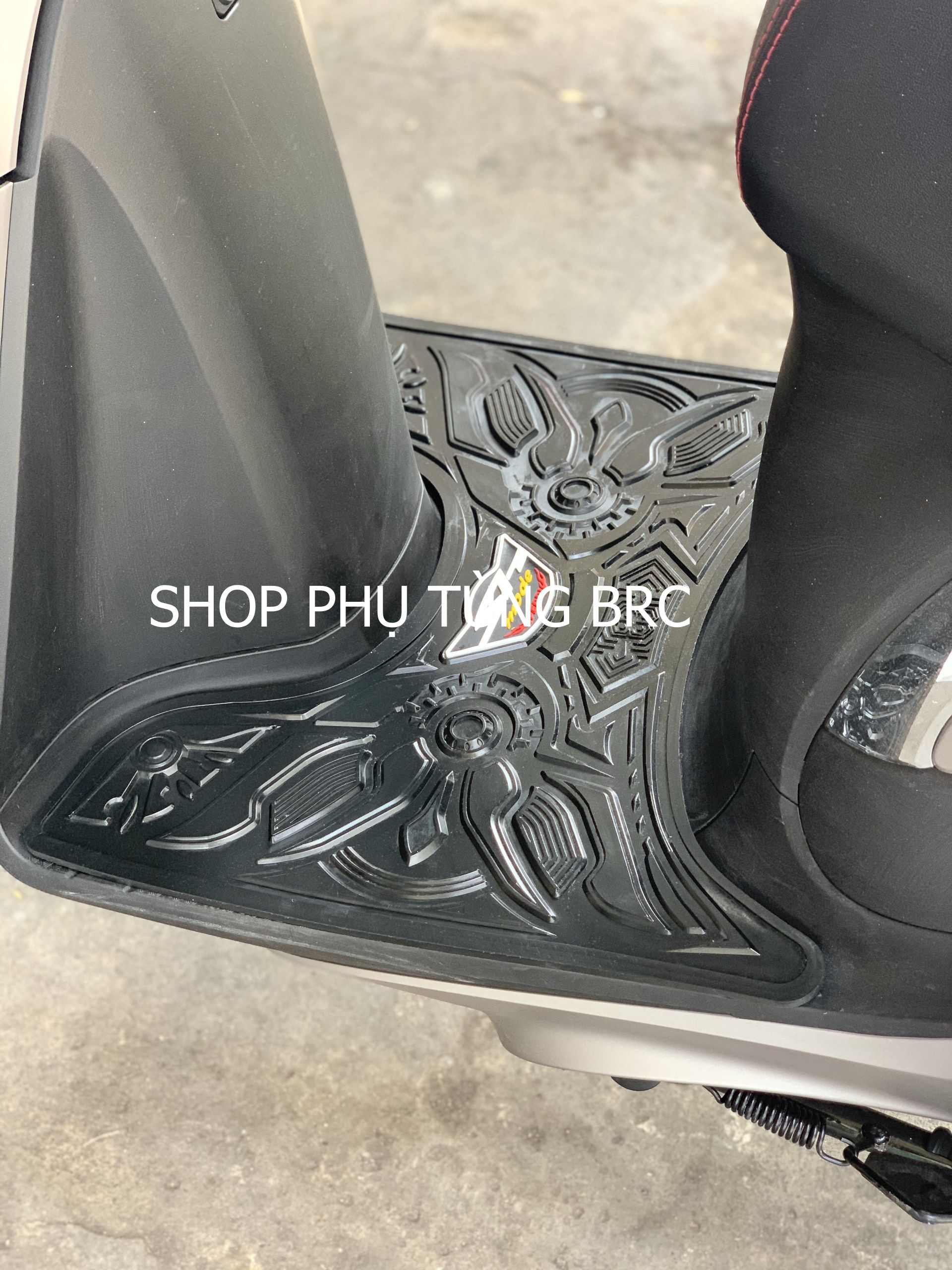 Thảm cao su màu đen FERRI xe SH MODE 2020, 2021