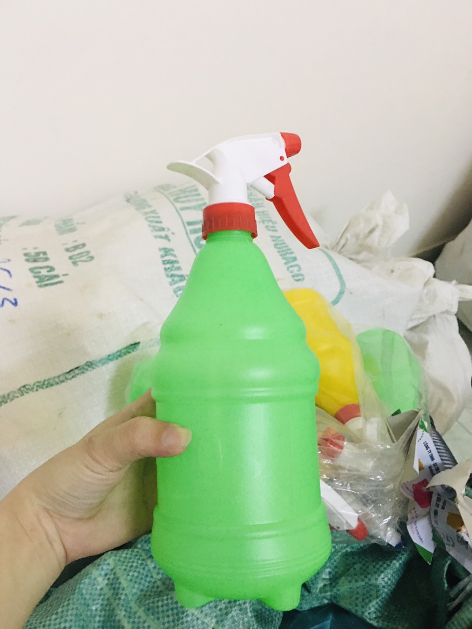Bình tưới cây bình xịt huhaco