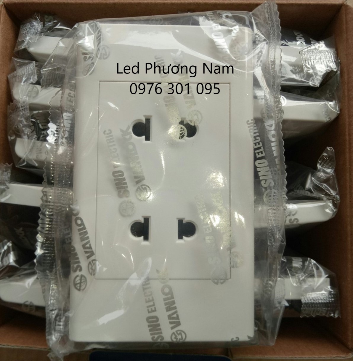 Mặt ổ cắm 2 chấu