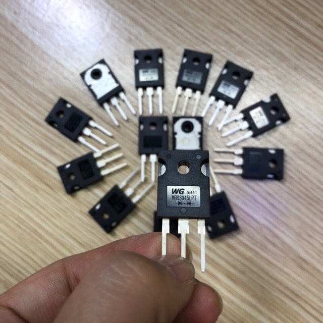 [VN] Đi ốt (Diode) 3 chân MBR3045