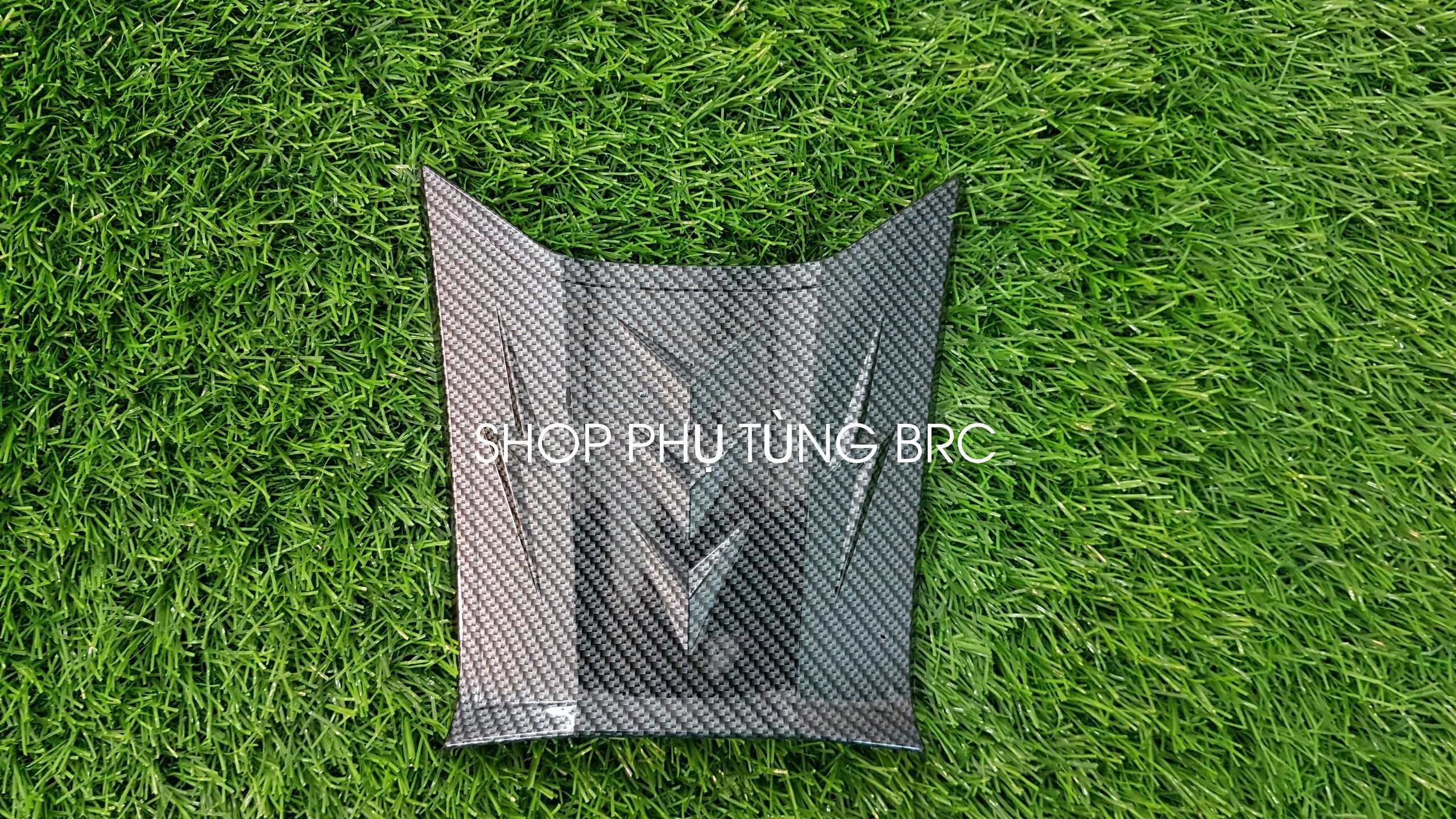 Ốp nắp xăng phủ cacbon xe air blade 2020