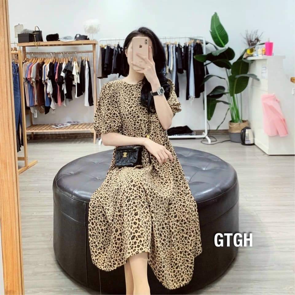 Váy von họa tiết báo