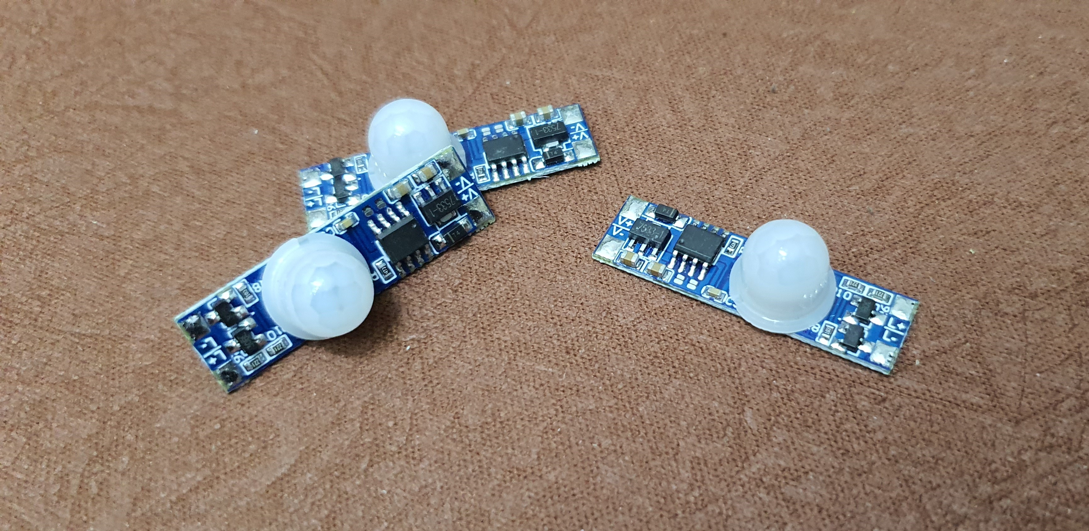 Cảm biến chuyển động PIR