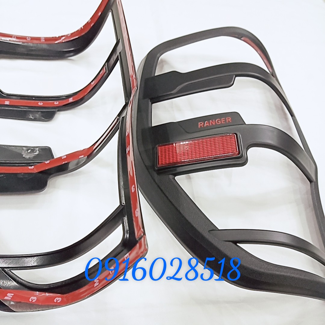 Ốp trang trí đèn hậu Ford Ranger màu đen