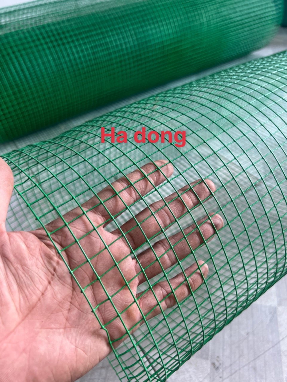 ( Khổ cao 1m2 ) Lưới sắt bọc nhựa mắt lưới màu xanh ( ô vuông rộng 1.2cm )
