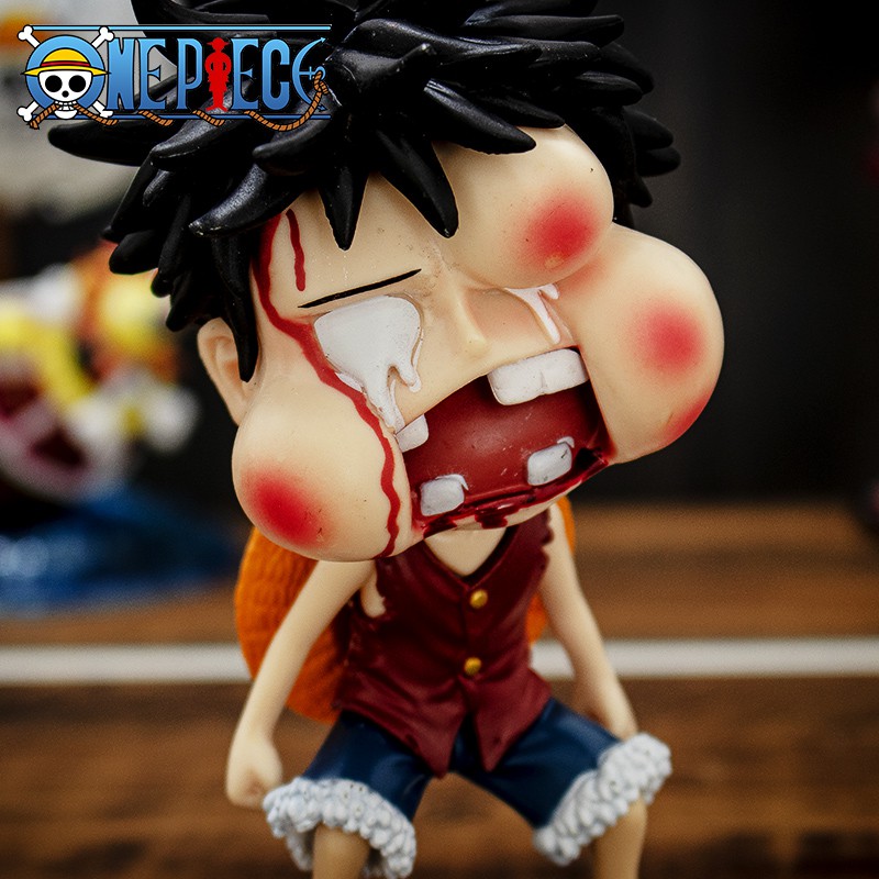 mô hình luffy bị đánh sưng mặt