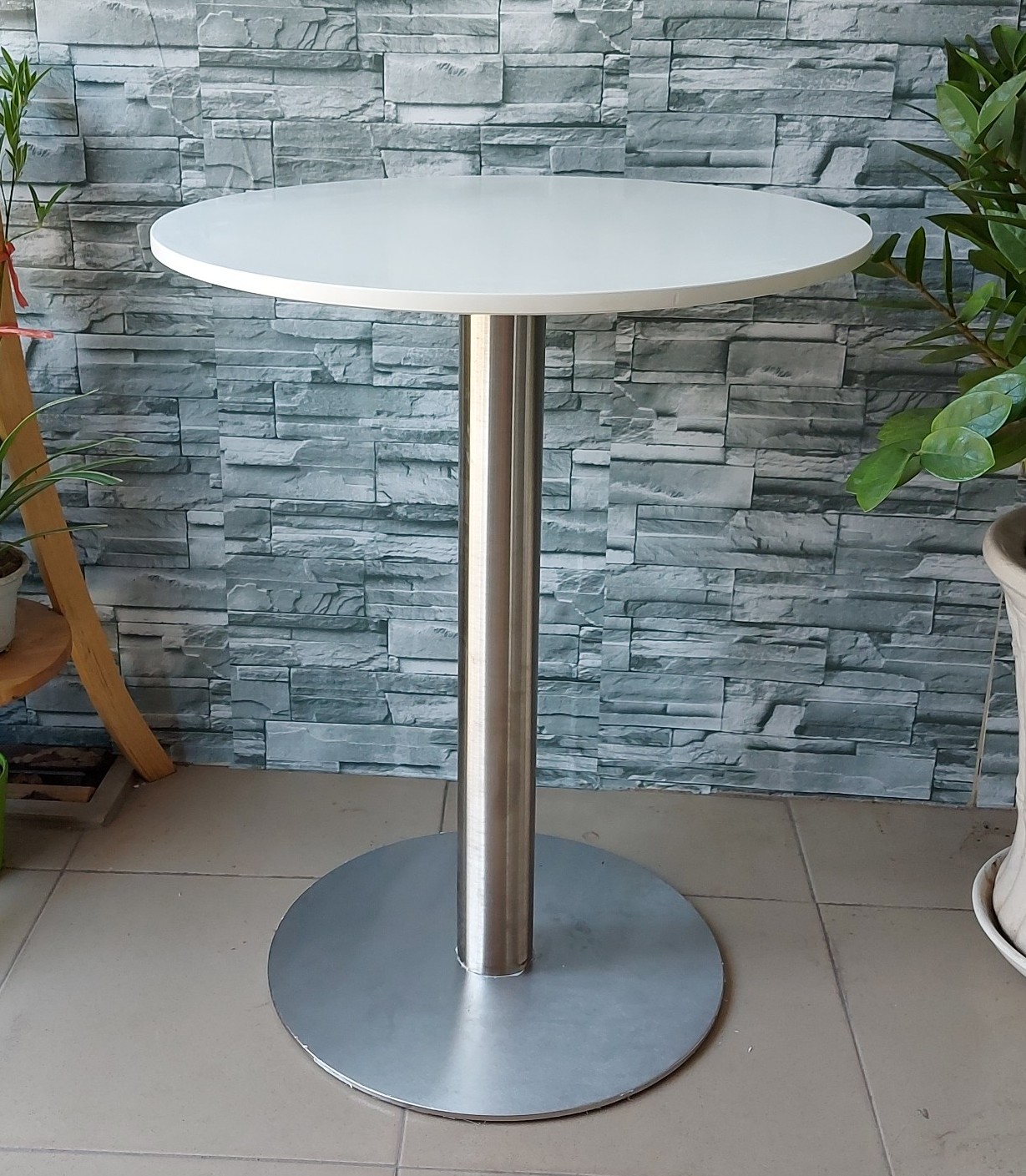 Bàn tròn chân trụ inox
