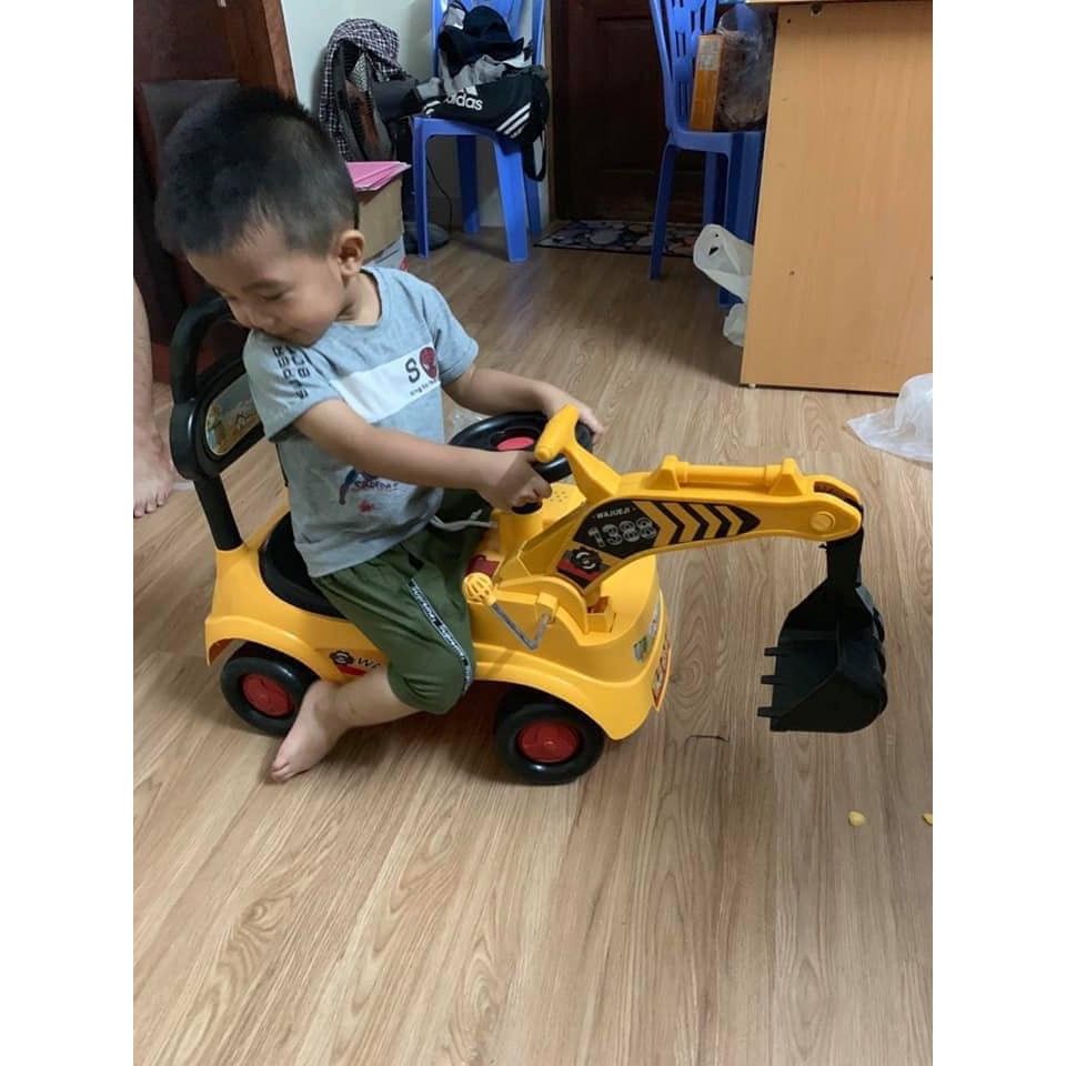 xe cẩu chòi chân cho bé