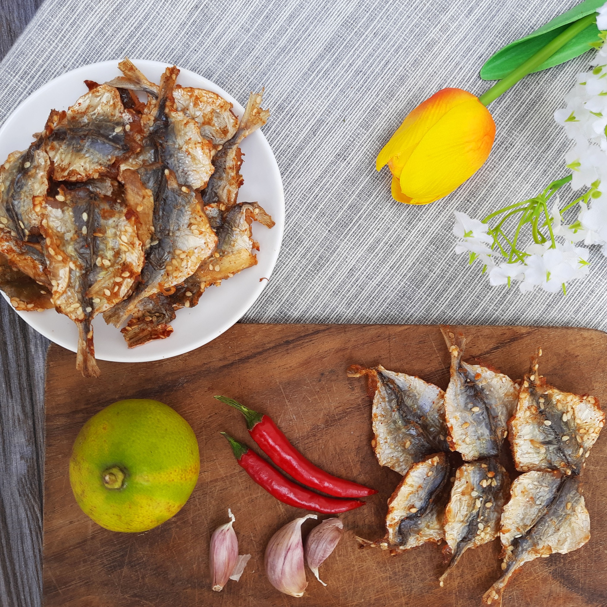 Dried seasoned yellow stripe trevally with sesame seeds roasted MAILEY 20G