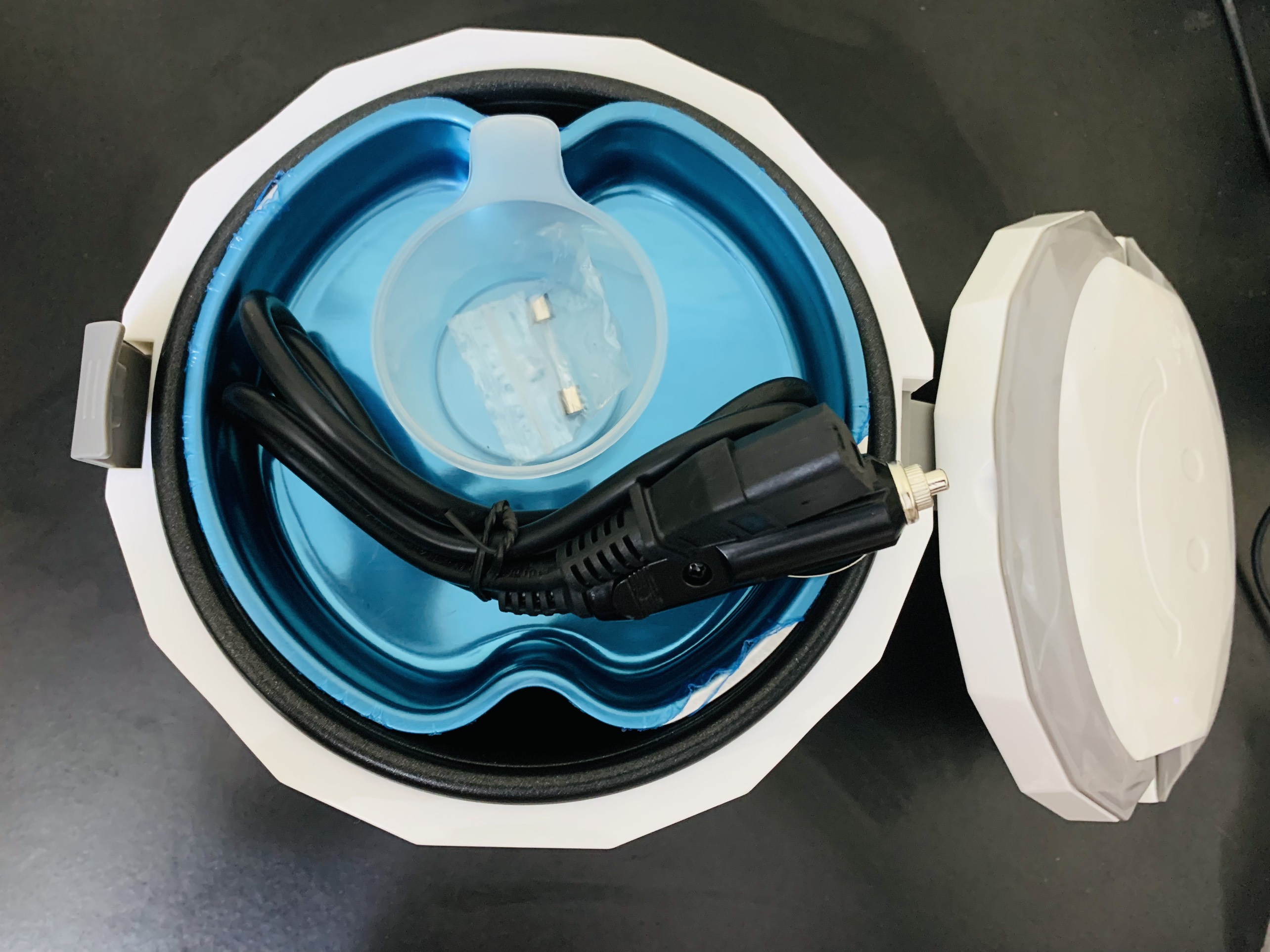 Nồi cơm điện mini cho xe hơi 12V . Hàng có sẵn