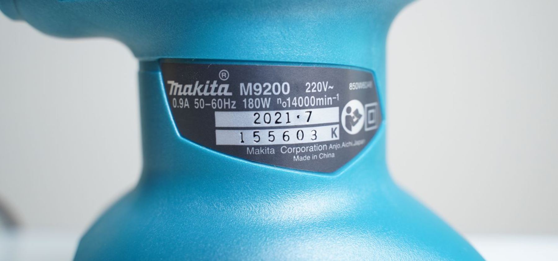 112mm Máy chà nhám vuông Makita M9200B