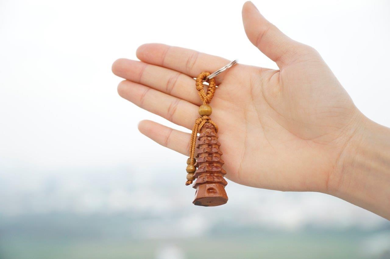 Móc khóa gỗ Tháp Văn Xương cầu công danh