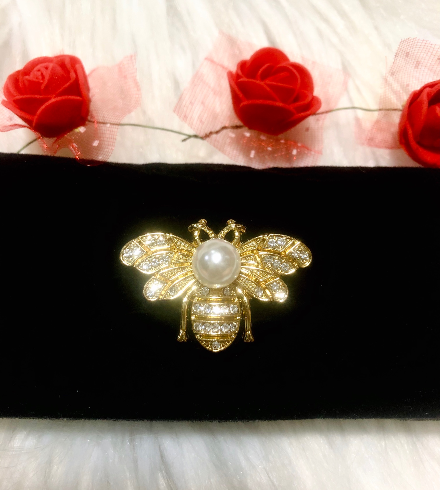 Ốp lưng Cài áo con ong