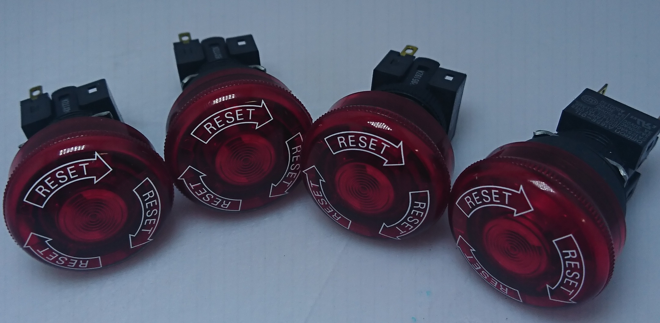 Nút nhấn dừng khẩn EMG phi 16mm có đèn 24v DC OMRON (A165E-01L)