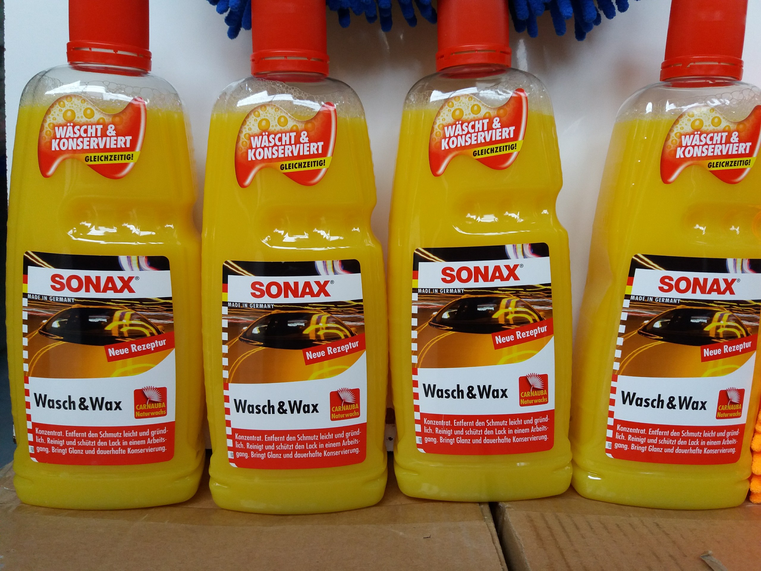[HCM]Nước rửa xe 2:1 SONAX Wash & Wax (Rửa & Wax bóng sơn) 313341