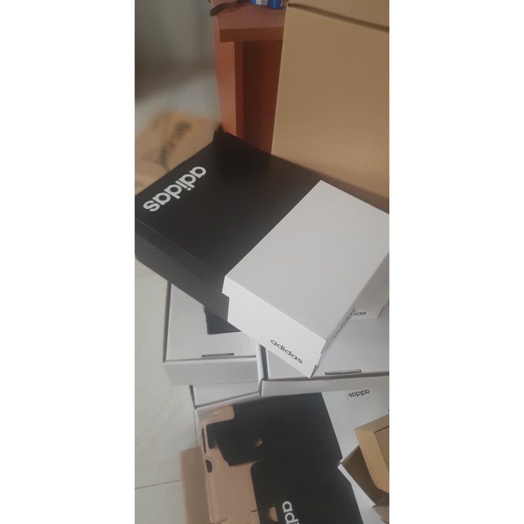 HỘP GIÀY ADIDAS 30X20,5X12CM