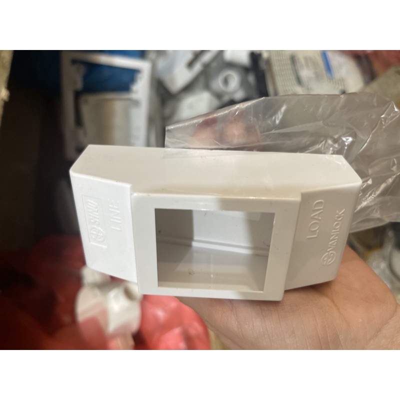 Hộp chứa CB CÓC gắn nổi HB/BS121 sino