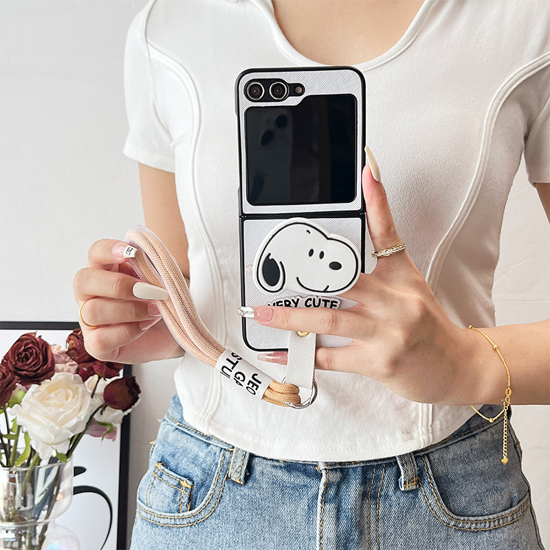 Ốp lưng gía đỡ snoopy cho samsung galaxy z flip 6 / z flip 5 / z flip 4 kèm dây xỏ tay - bum store galaxy case