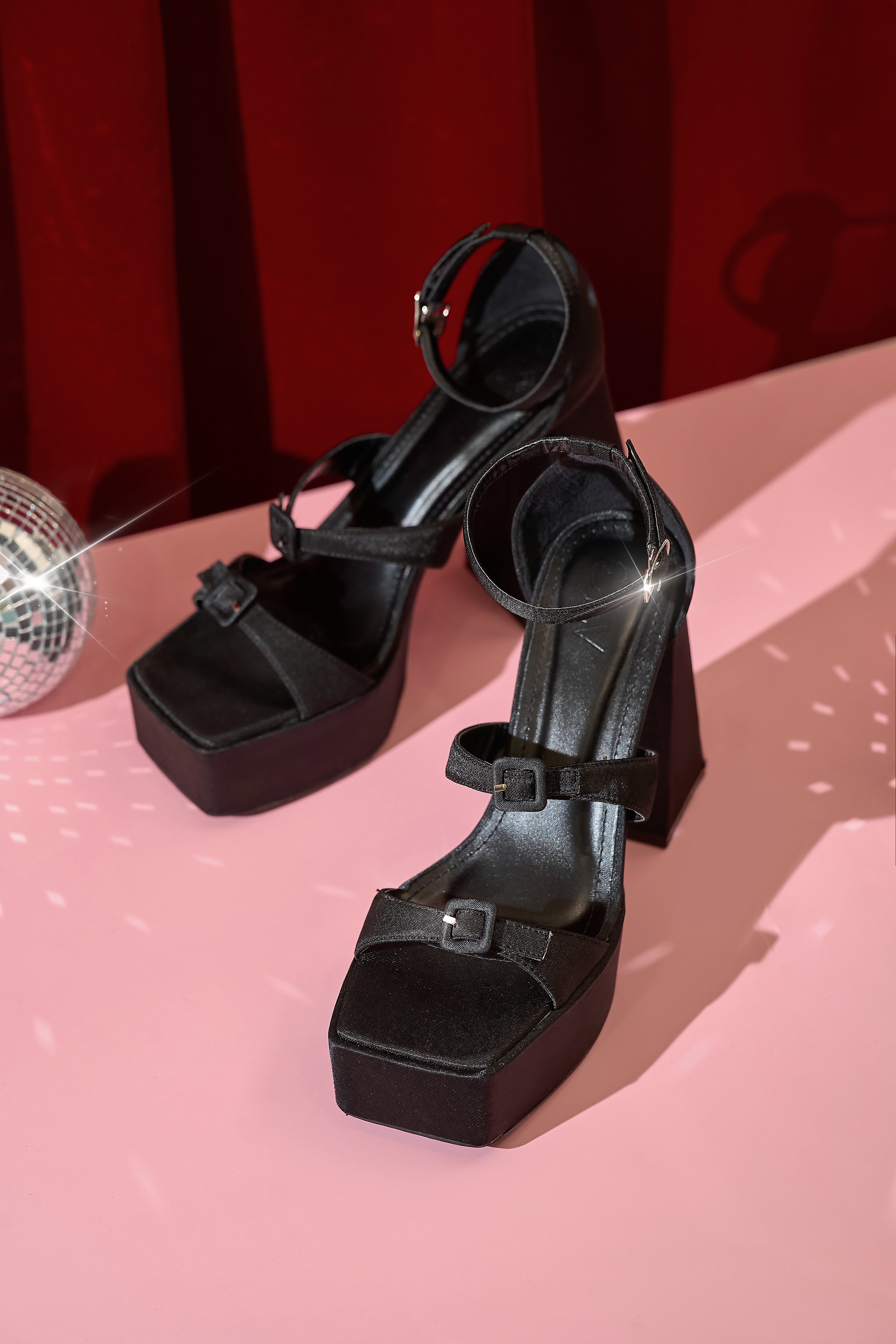 Voucher siêu sale 15% OLV - Giày Charmaine Buckled Heels