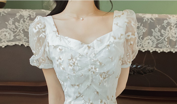 Đầm maxi trắng thêu hoa 2 lớp