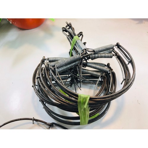 3 chiếc bẫy chuột bán nguyệt
