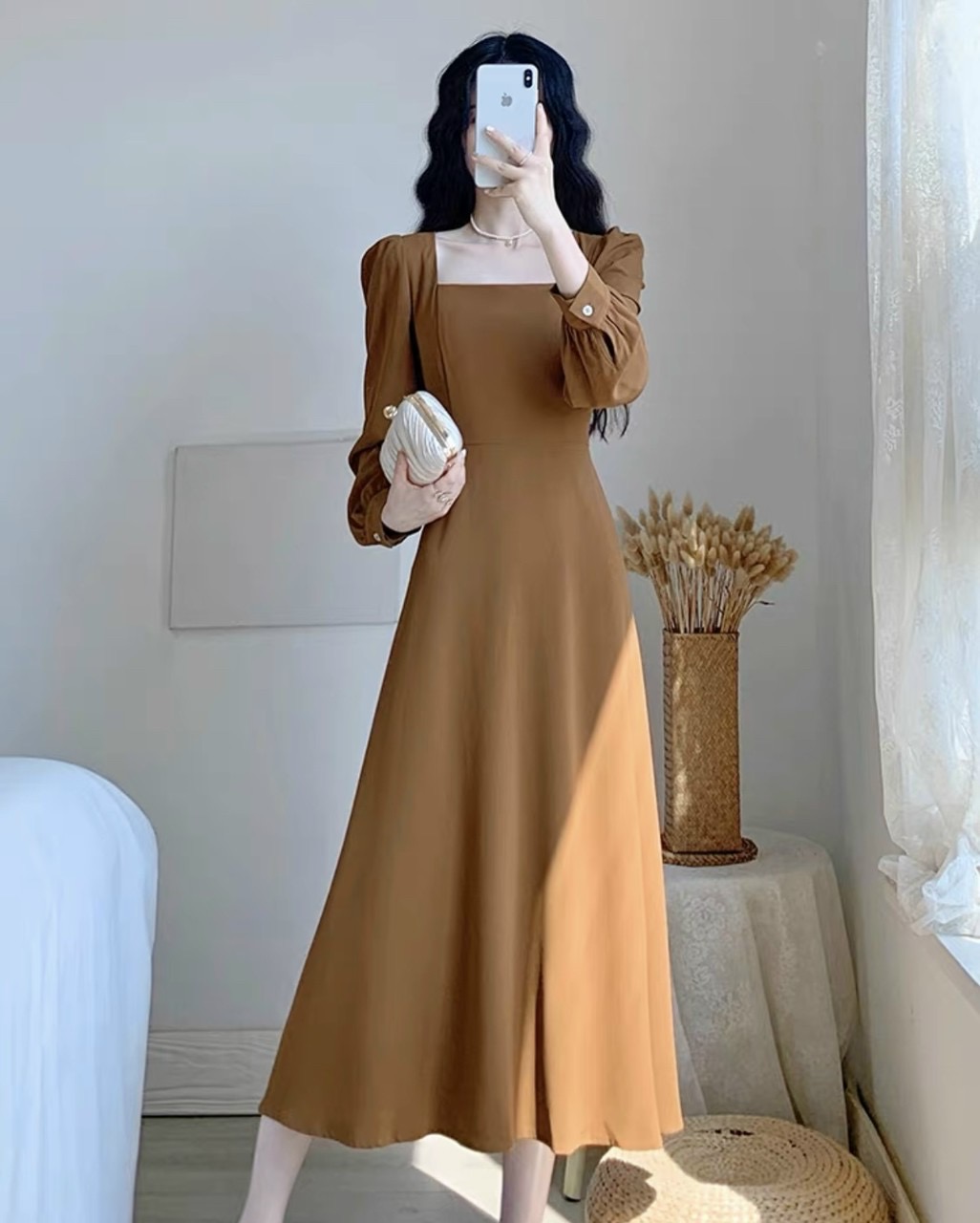 Đầm kem cổ vuông tay dài