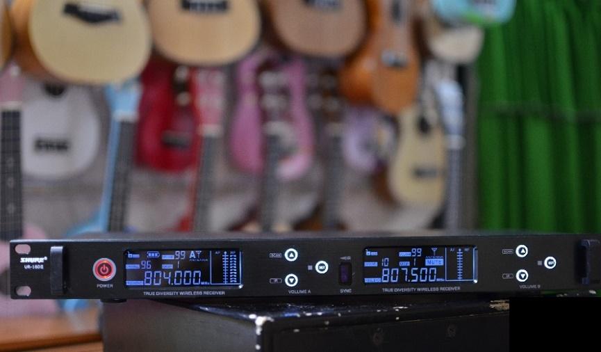 Micro Shure UR-18D Chống gầm