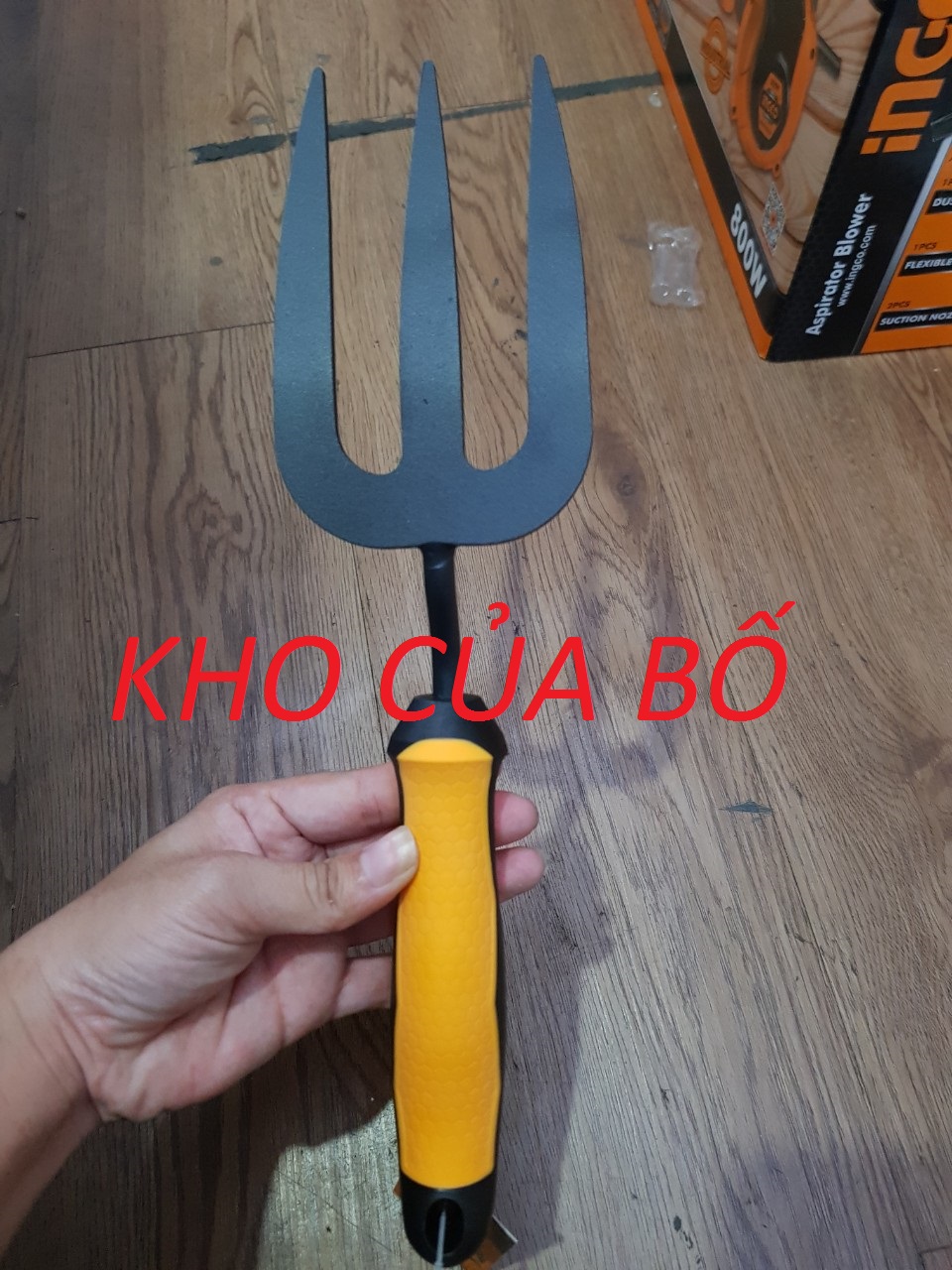 320mm Cây xới đất làm vườn INGCO HFTF38