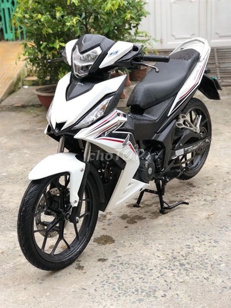 Tem bửng Winner 2018 Trắng trên Trái ( 1 miếng ) 86642K56V30ZD
