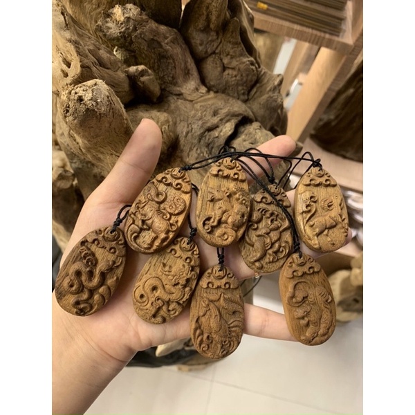 Mặt dây chuyền Trầm Hương tốc 12 con giáp
