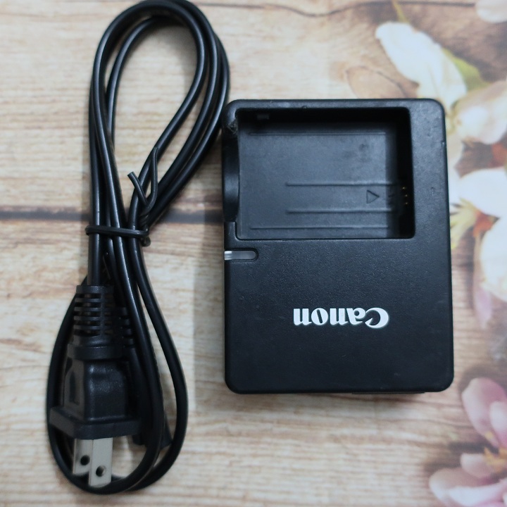 Sạc pin máy ảnh canon lc-e5 dùng cho máy ảnh canon 450d, 500d, 1000d, kiss x1, x2 chính hãng