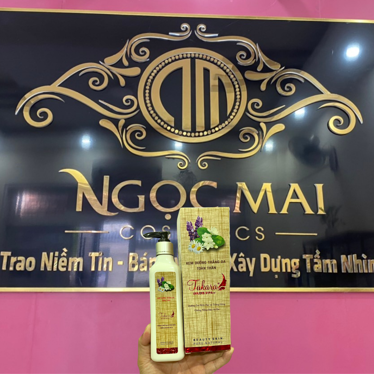 Kem dưỡng trắng da toàn thân TAKARA (350ml)